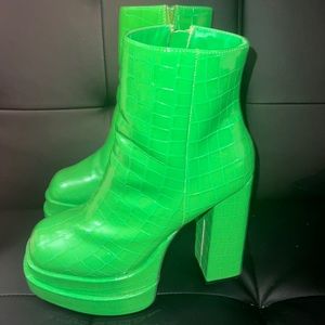 Green ankle platforms